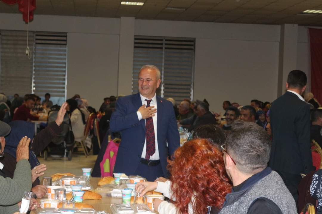 MAŞALLAH AKKIŞLAM'A

İftar Programımızı yoğun ve coşkulu bir katılımla gerçekleştirdik. Mübarek Ramazan ayının bereketini hemşehrilerimizle yaşadık. Katılım sağlayan ve iftar programında emeklerini esirgemeyen herkese çok teşekkür ediyorum. Rabbim oruçlarınızı kabul etsin.