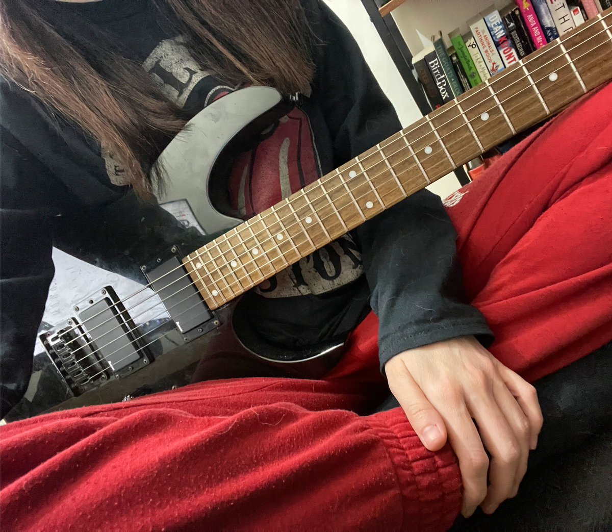 AmyLee_thirty3's tweet image. I suck a little bit less today 🎸🤘 don’t get me wrong, I still very much suck BUT slowly…..I am improving🙃 

#adhdsucks #mybrainsucks #everythingsucks #exceptformydog #heisthebest❤️