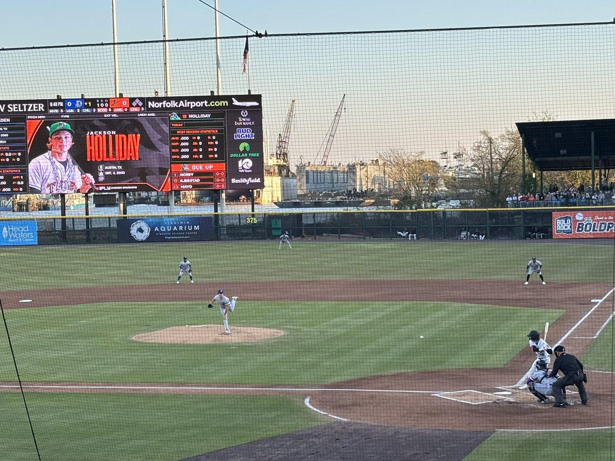 dannyboyy517's tweet photo. Four pitches, one homer…

Jackson Holliday everyone.

#mlb #Orioles https://t.co/KM24PylC6D