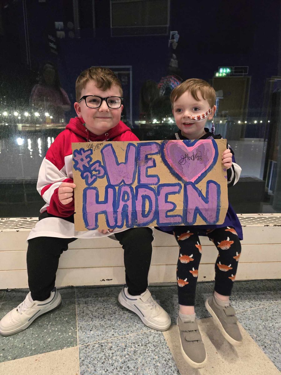 littleblondone's tweet photo. The ‘OG’ Gary Haden super fans- if this isn’t enough to convince @GaryHaden to come back next year… I don’t think anything will! 🙊💜💜💜
@lynsey_jay
#brodiebarrsuperstar #coachhunter
@ClanIHC @glasgow_clan @ClanOSC @glaclanupdates @MurphOnIce @2Mins4Chatting @ClanStands https://t.co/zHwh7axFxU