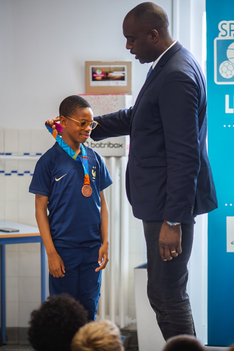 À l'occasion du lancement de la #SOP2024, le double médaillé olympique Pascal Gentil s'est rendu hier dans des écoles de la ville pour rencontrer les jeunes écoliers livryens. 👉 Echanges avec les enfants sur les JO, sur son parcours et démonstration de taekwondo 🥋