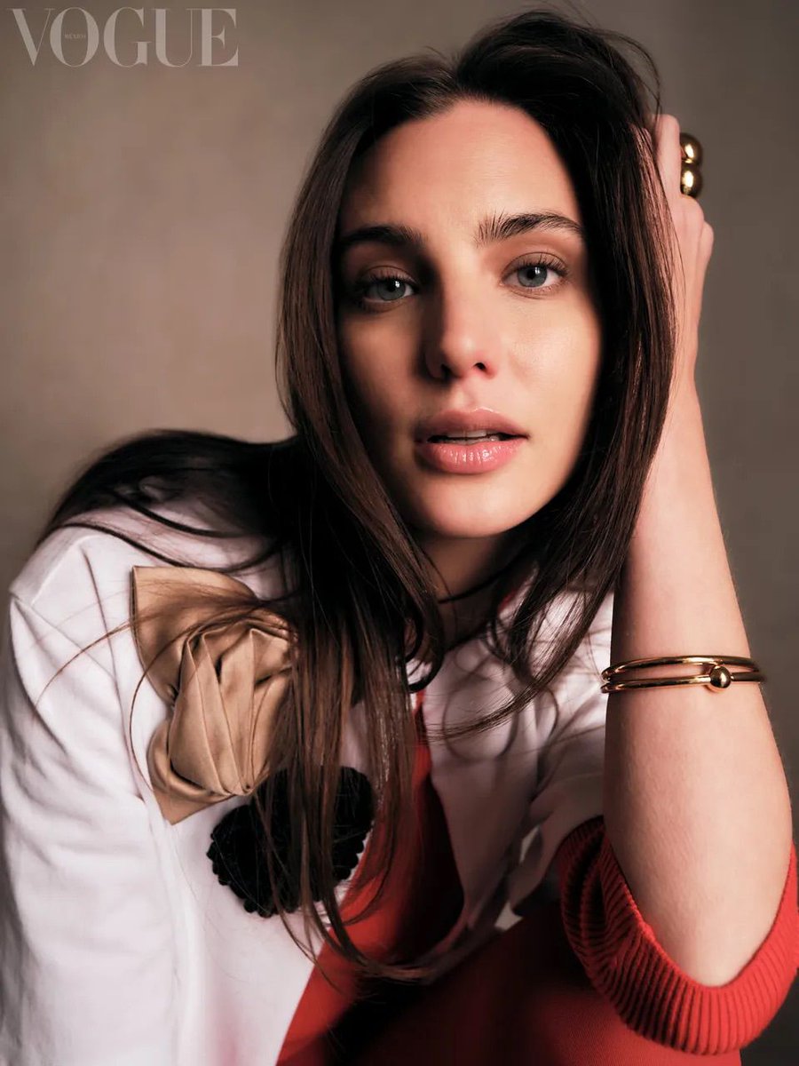 bluestudiorp's tweet image. 📸 𑁋 𝑁𝑒𝑤 𝑝𝑜𝑠𝑡 𝑜𝑓 𝗕͟𝗹͟𝘂͟𝗲͟ 𝗦͟𝘁͟𝘂͟𝗱͟𝗶͟𝗼
                     #VogueWorldRP

𝗔𝘆𝘀𝗹𝗶𝗻 𝗡. 𝗥𝗶𝘃𝗶𝗲́𝗿𝗲 (@divinafeminite) being photographed by the 𝗕𝗹𝘂𝗲 𝗦𝘁𝘂𝗱𝗶𝗼 team with 𝗩𝗼𝗴𝘂𝗲 𝗠𝗮𝗴𝗮𝘇𝗶𝗻𝗲 (@VogueWorldRP).