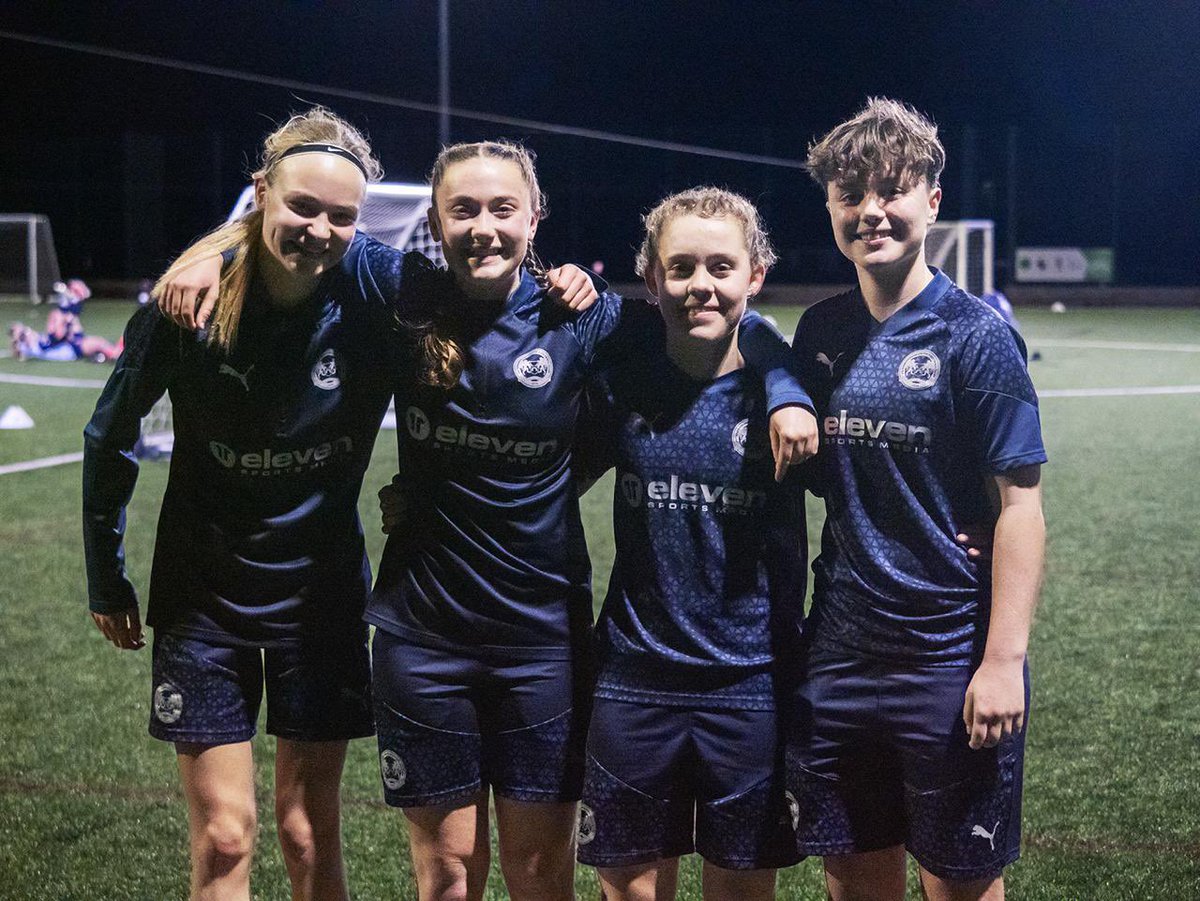 EmmaGra46005168's tweet photo. Friday nights under the lights with @PoshGirlsAcad against Coventry ⚽️ https://t.co/jkPiNX9gEb