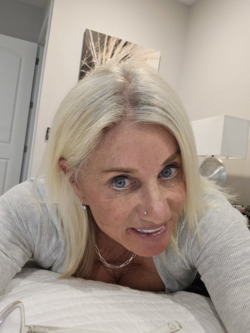 I guess under eye black eyeliner is really not a thing now...I know its been going but I swapped urban<a href="/tag/mvsales"class="tags"><span>#mvsales</span></a>