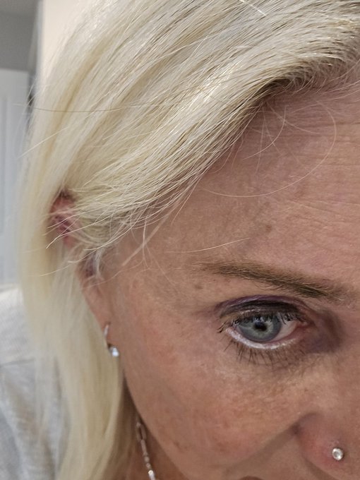 I guess under eye black eyeliner is really not a thing now...I know its been going but I swapped urban<a href="/tag/mvsales"class="tags"><span>#mvsales</span></a>