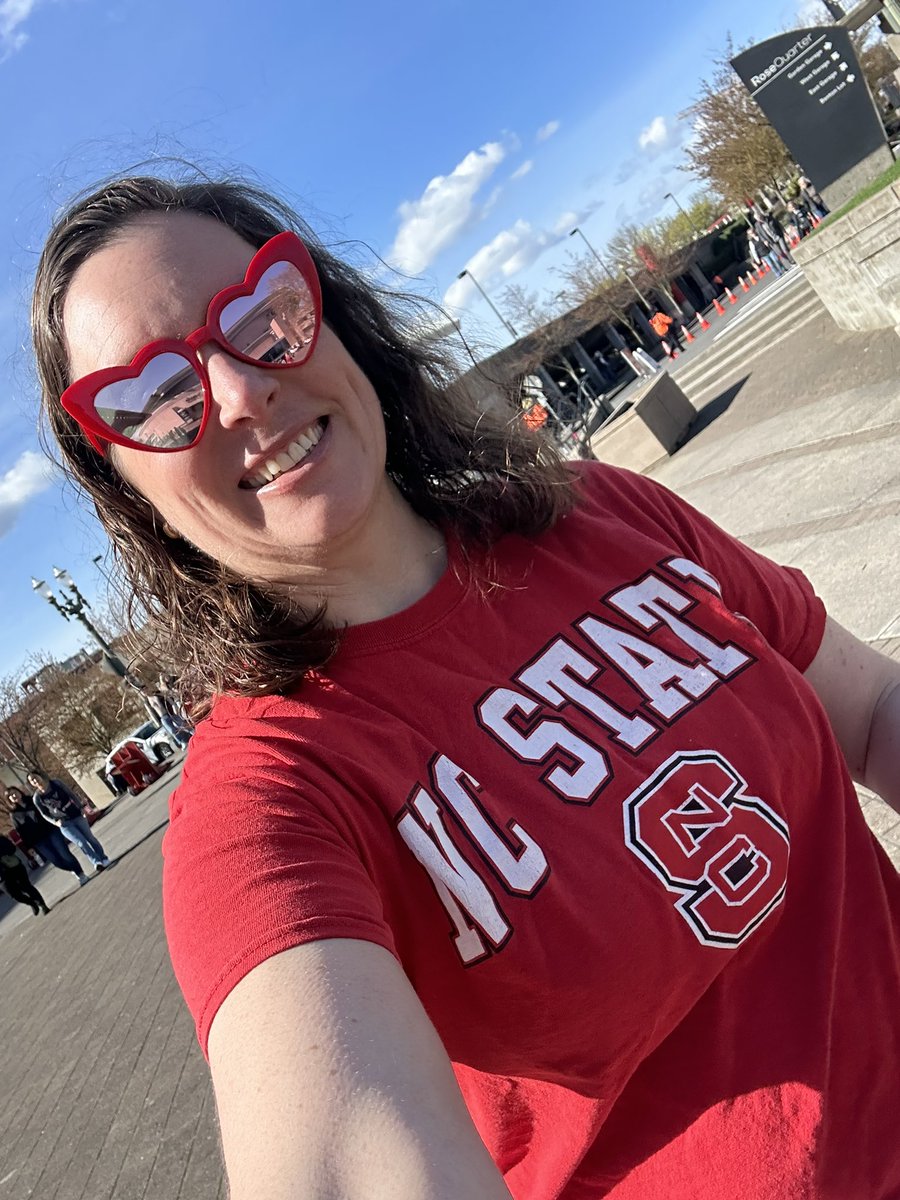 EvelynShoop's tweet image. Great #OregonState win this morning! Now we’re #NCState all afternoon. Let’s go #Wolfpack! #NCAAW 🏀🐺#MarchMadness