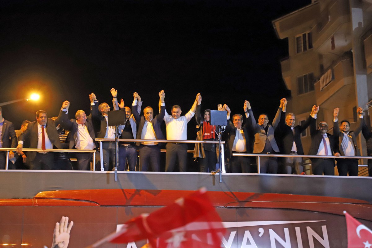 AdemMuratYucel's tweet photo. Teşekkürler Alanya'm!

Seçmen İletişim Merkezi'mizde binlerce hemşehrimizle bir araya geldik.

Bu gece katılımlarıyla bizleri onurlandıran, bizleri destekleme kararı alarak gücümüze güç katan Büyük Birlik Partisi'nin Sayın Genel Başkan Yardımcısı Alaattin Çakır'a, Cumhur İttifakı İlçe Başkanlarımıza ve en önemlisi her bir kardeşime ayrı ayrı teşekkür ederim.

İnşallah, 31 Mart akşamı zafer coşkumuzu paylaşmak için yeniden burada buluşacağız.

Şimdiden zaferimiz kutlu olsun!