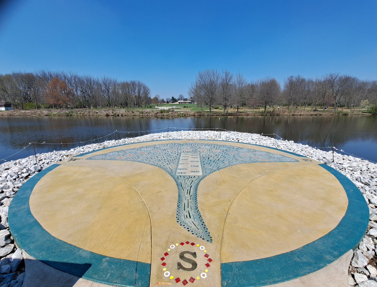 GermJuggler's tweet image. Nice afternoon  trip to #SpringfieldMO. Lovely afternoon to stroll the botanical gardens and enjoy the Spring flowers.