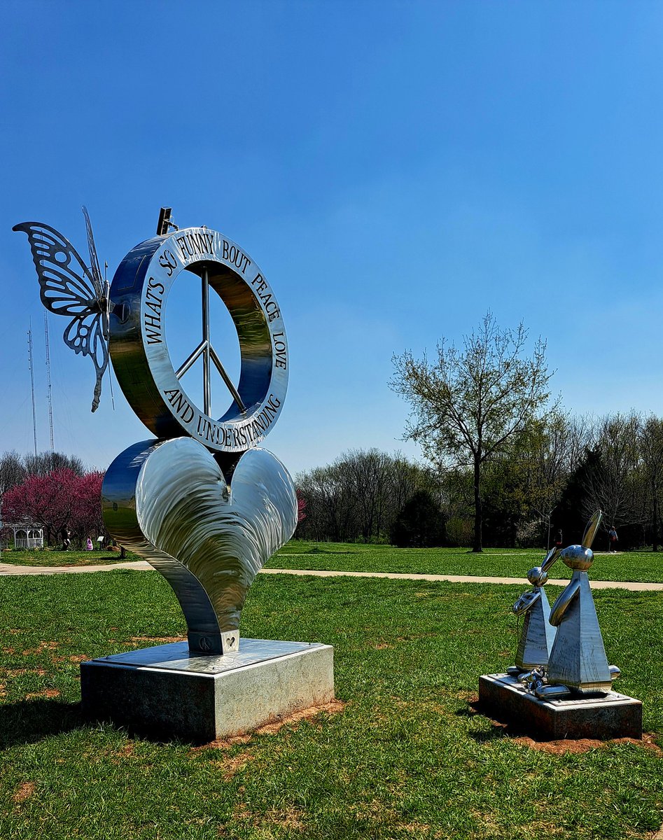 GermJuggler's tweet image. Nice afternoon  trip to #SpringfieldMO. Lovely afternoon to stroll the botanical gardens and enjoy the Spring flowers.