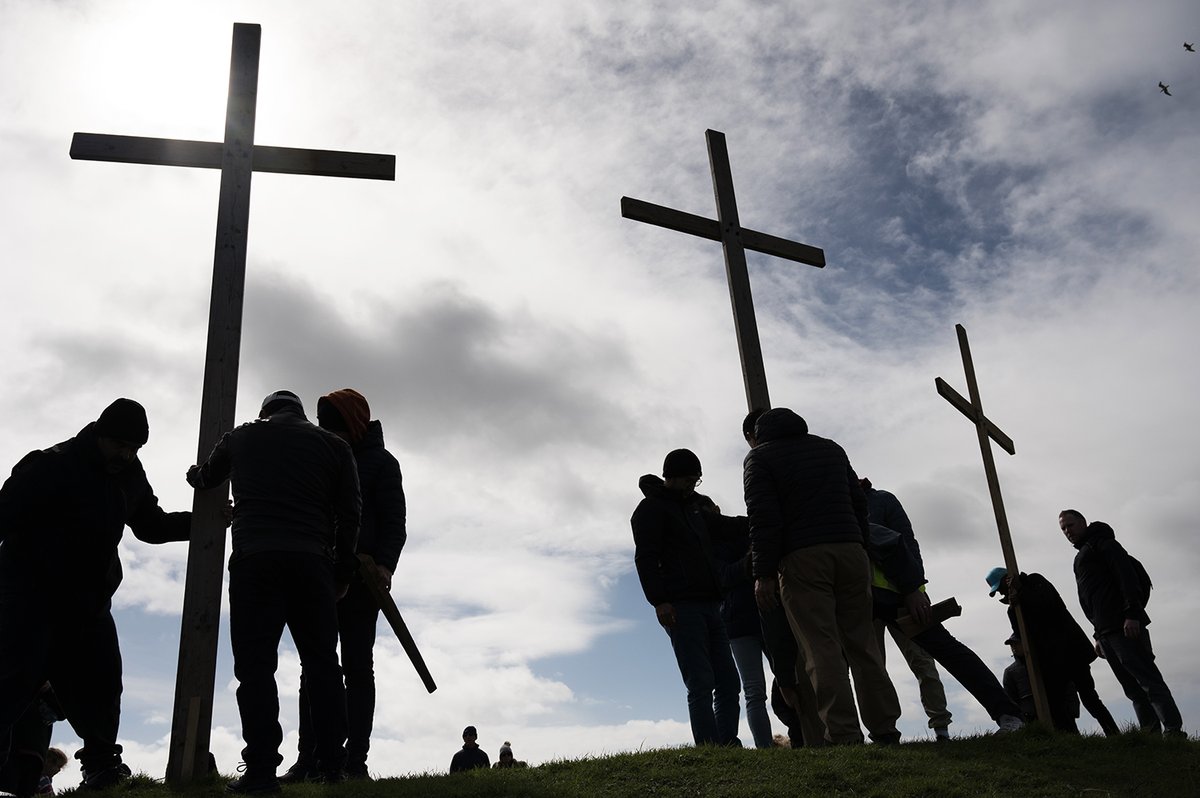 #Churches Together #Folkestone celebrate #Easter by carrying #crosses up to Sugar Loaf Hill #photograghy #photo #religion #GoodFriday2024 #kent @kentlivenews #Lent2024 #kent #photographer