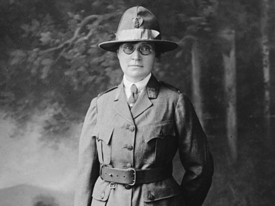 #FlashbackFriday to 1918: #UBuffalo alumna M. Louise Hurrell, MD, Class of 1902, led the American Women’s Hospital No. 1 in France. She helped care for 20,000 patients & was decorated by the French gov. for stamping out the typhoid epidemic in certain areas! #WomensHistoryMonth