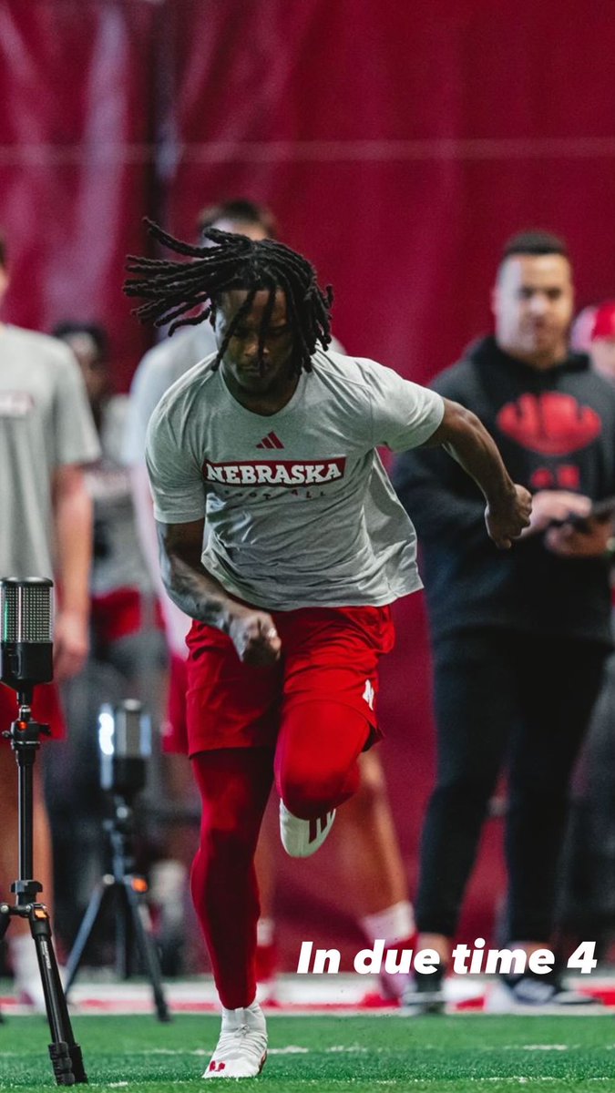 Larry Tarver Jr (@begreat___4) on Twitter photo ⌛️ ⌛️