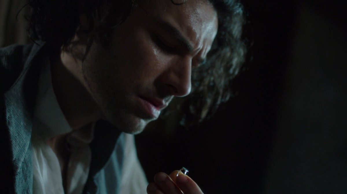 It is #FlashbackFriday and my questions appear to get better. But still, most of you guessed the right answer: Captn #Poldark took a ring from Elizabeth. She is... was... a lady and intelligent. She would never have allowed pre-marital intimacies like a kiss! 😱(Pictures: S1 Ep1)
