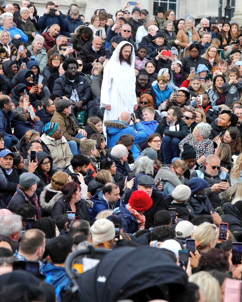 Today thousands of Londoners and visitors of all faiths and backgrounds came together in Trafalgar Square to witness the powerful Easter story of the Passion of Jesus Christ. Thanks once again to @WintershallPlay. #GoodFriday #HolyWeek