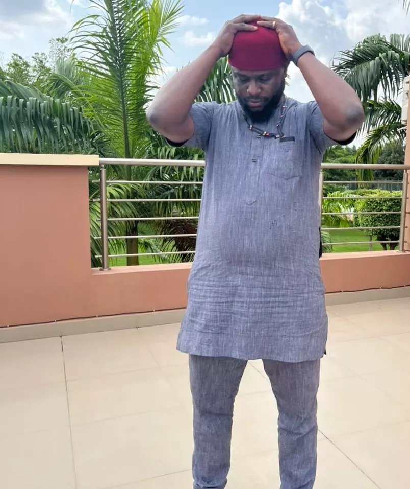 Alidamo's tweet photo. When Nigerian problem corner you https://t.co/j2OXP9lp64