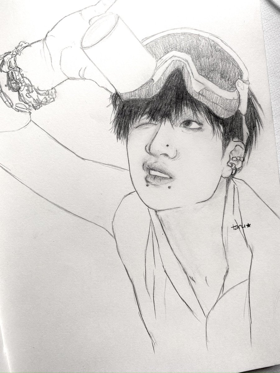 fullhyunn's tweet photo. @sofonn3 дуже рідко малюю і більше чисто для того щоб кинути собі виклик перенести щось реальне в намальоване максимально детально 🫠 а в традішці більше скетчиками гуляюсь 🥺 https://t.co/xlWuk84DrU