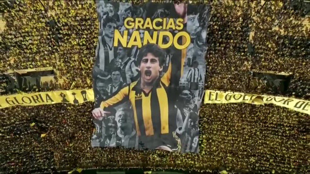 El #GraciasNando de la barra de <a href="/OficialCAP/">PEÑAROL</a> merece el aplauso de todos.
Sensible homenaje para el ídolo aurinegro.