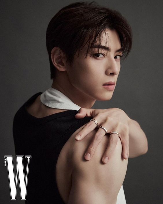 Koreaboo's tweet photo. Happy Birthday to ASTRO's beautiful soul, Eunwoo! 🎂
You are our happiness and our home, bringing nothing but light into our lives. We are so excited to watch you continue to grow into the incredible person that you are and we are so proud of everything that you've accomplished this far. Never forget how much we love you ❤️
HAPPY BIRTHDAY CHA EUNWOO  
#은우와_함께한_28번째_원더풀데이 #HAPPY28th_CHAEUNWOO