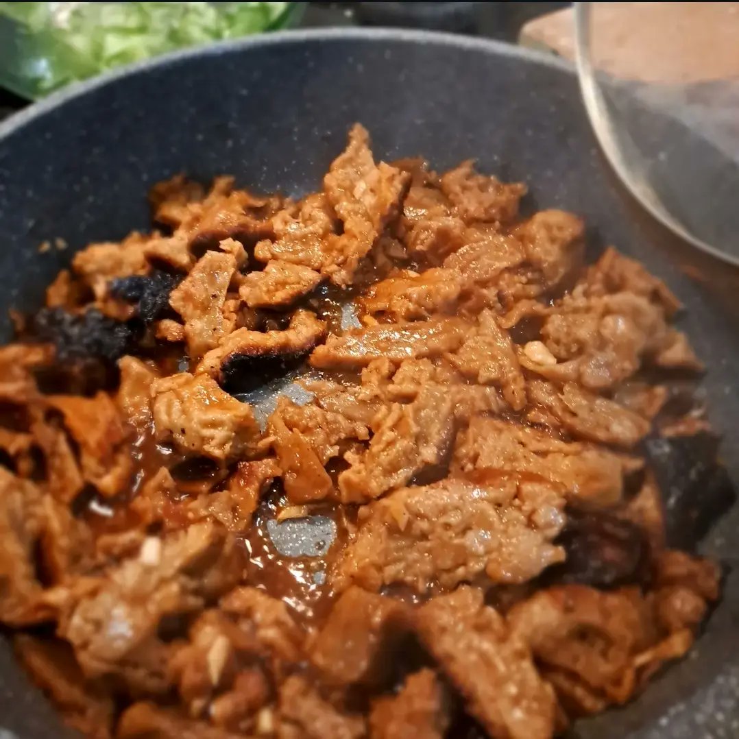 toddhalfpenny's tweet photo. Un-pork Boa Zi tonight.
This will be the filling, along with some pickled cucumbers.
#foodforce https://t.co/VrJY9xHb6B