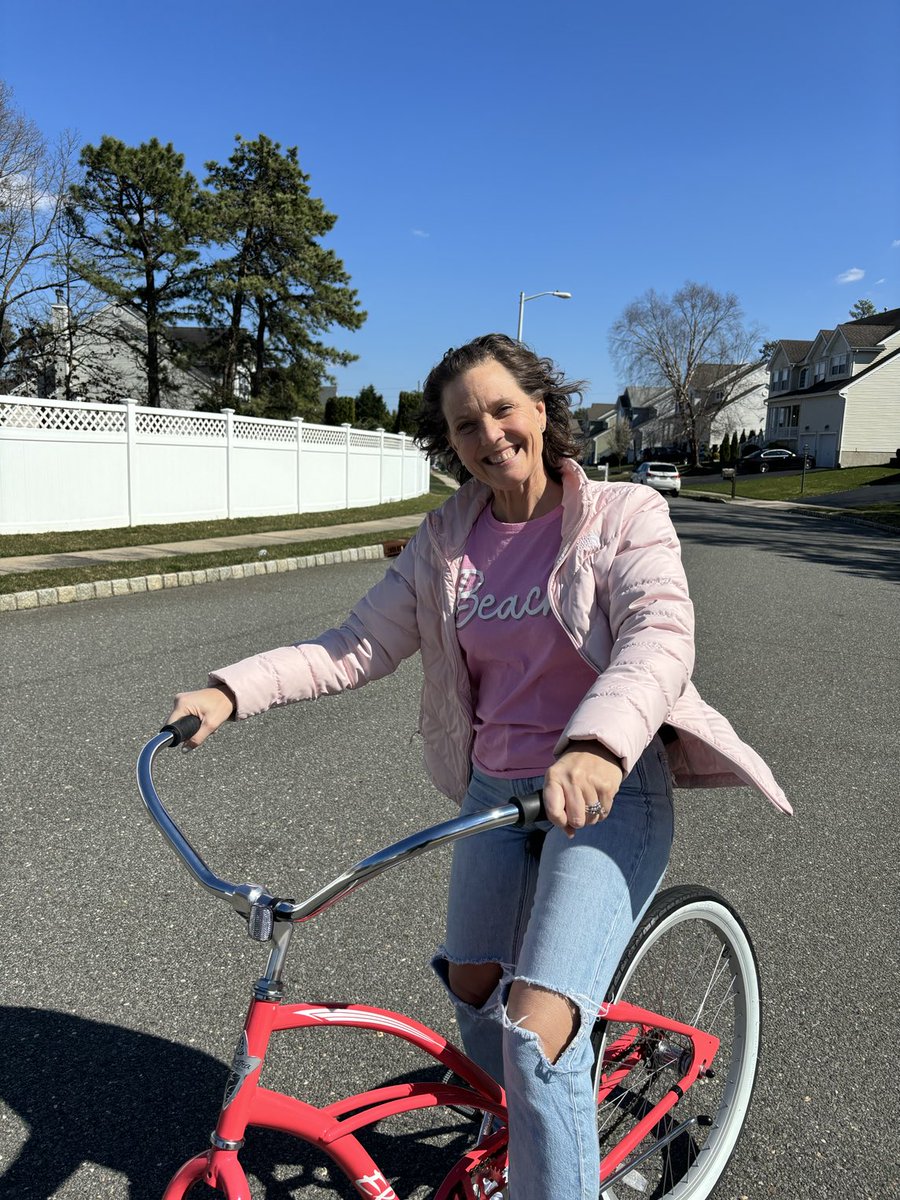 AntrimSchool's tweet photo. First day of Spring Break and the sun is shining! ☀️ #SpringMeOut @ptbeachsuper #WeRBeach https://t.co/Aho4Qbuu1H