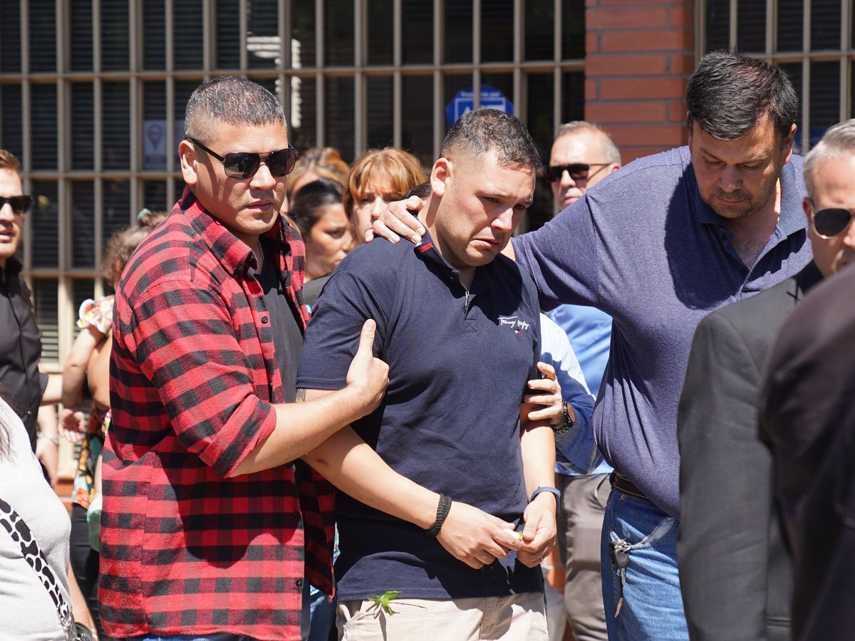 MARCELOFAVAOK's tweet photo. NO ESTARAN ATACANDO AL GOBIERNO ?

RECUERDAN QUE LE DISPARARON, AL CUSTODIO DE BULLRICH, HACE UN TIEMPO ? AHORA LE DISPARARON A LA CABEZA. AL CUSTODIO DE KARINA MILEI.

MUCHAS CASUALIDAD, CIERTO. ?, QUIEN SIGUE AHORA ? https://t.co/x6pZGMde3e