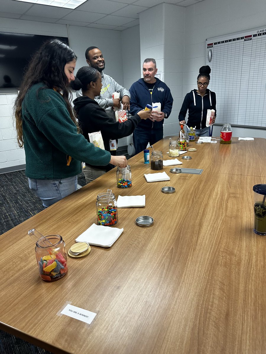TaomiDavis's tweet image. In Hornet 🐝 Nation, we take our snacks seriously! 🌟 🍿 Treating our staff to a popcorn bar to show our appreciation! @AliceJohnsonJrH  #HornetNation #PopcornFun