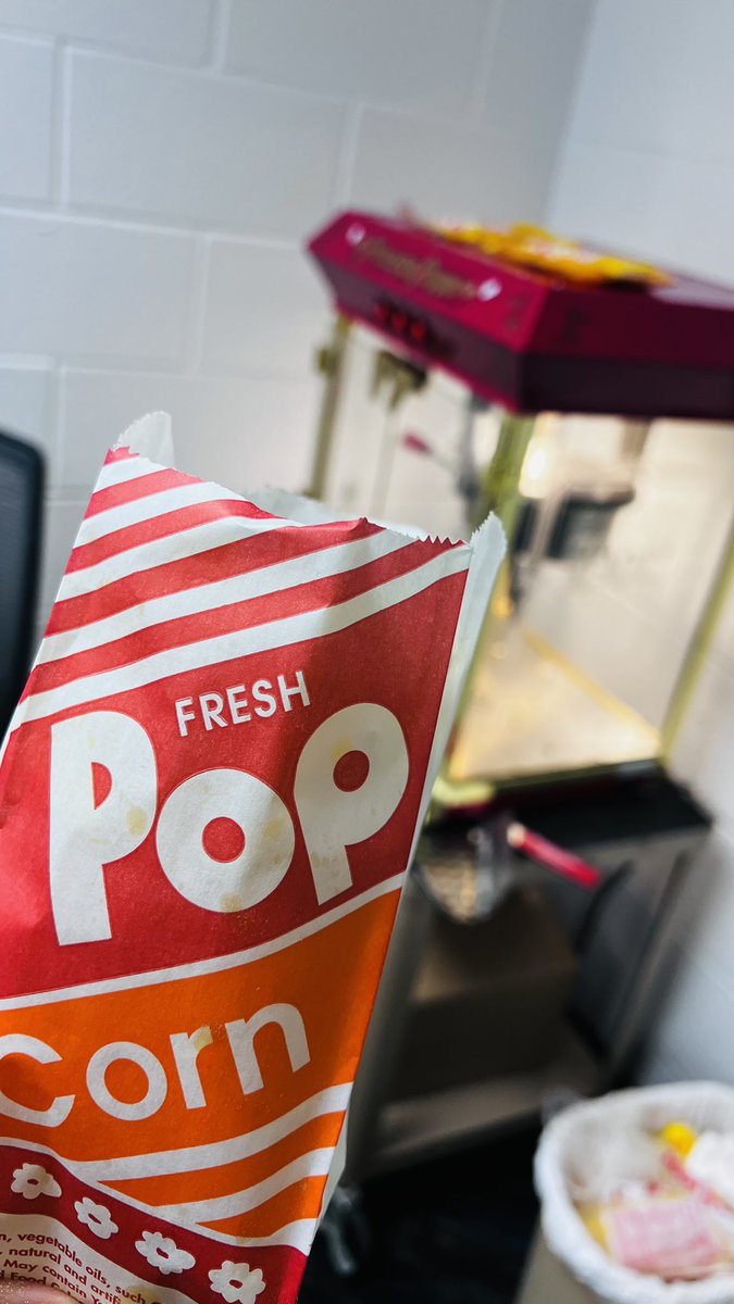 TaomiDavis's tweet image. In Hornet 🐝 Nation, we take our snacks seriously! 🌟 🍿 Treating our staff to a popcorn bar to show our appreciation! @AliceJohnsonJrH  #HornetNation #PopcornFun