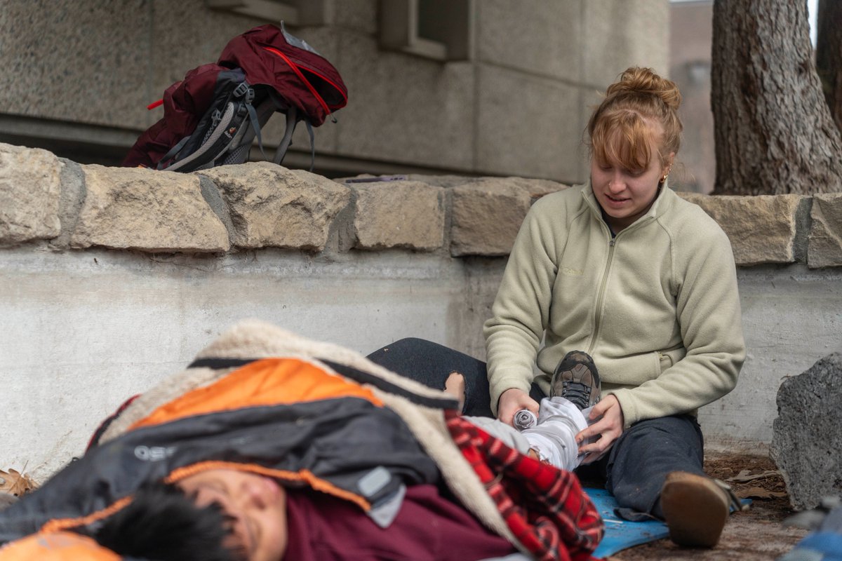 collegeofidaho's tweet image. Each year, members of the campus community forego traditional spring break activities to learn important lessons about safety in the wilderness and what to do if a member of the group is injured. #YoteFam #HighImpactPractices #HighROI #OutdoorProgram

collegeofidaho.edu/news/trading-b…