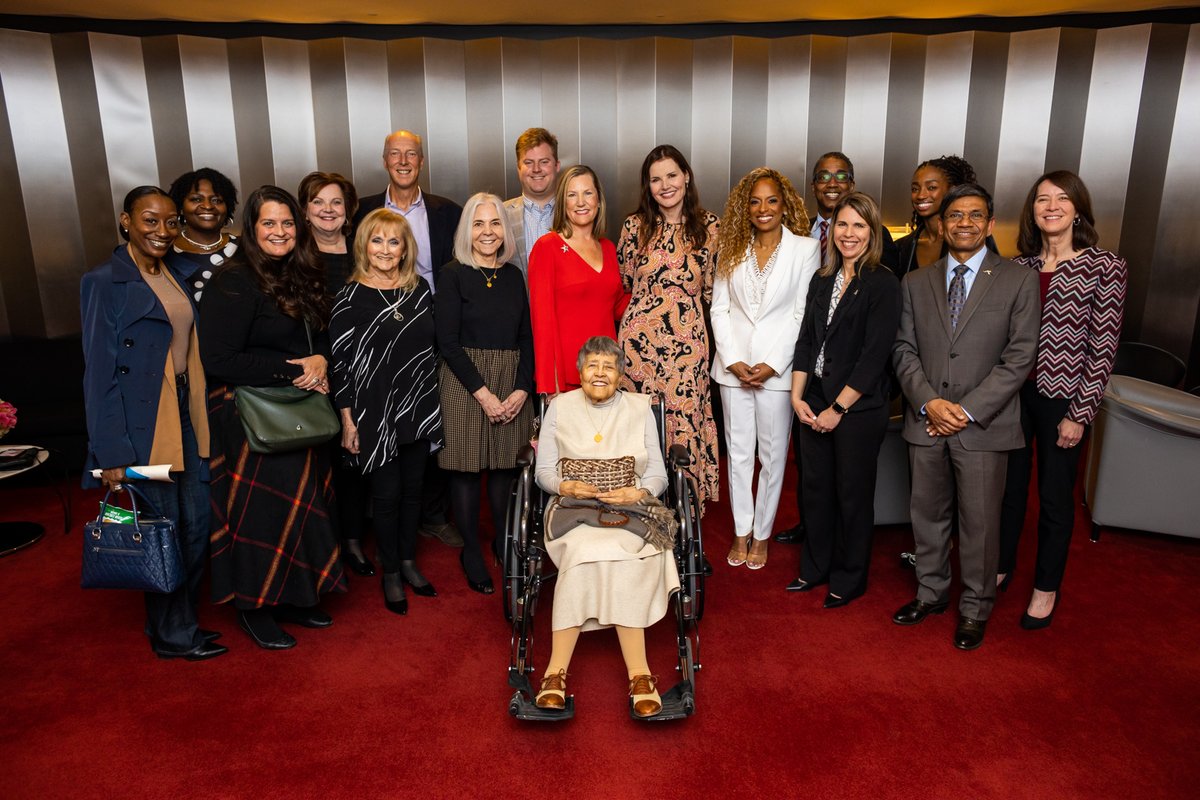 As we celebrate Women's History Month, the Starr Women's Hall of Fame is accepting nominations for the Class of 2025! We are looking for outstanding Kansas City area women who have uplifted our community and beyond. Learn more at the link below! umkc.edu/starrhalloffam…