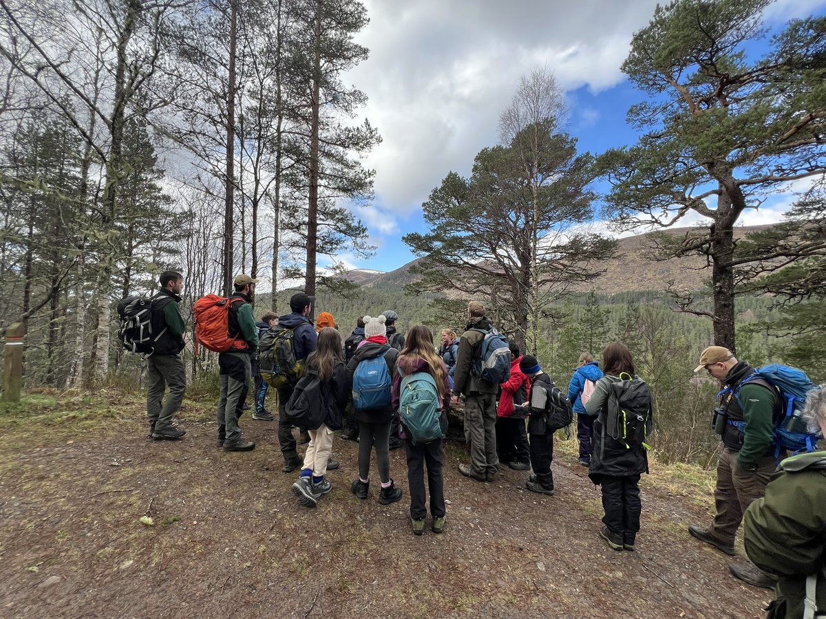 OssiesInAigas's tweet photo. The beginning of our walk to corrie loch and learning about lichen https://t.co/T1aakTsrkv