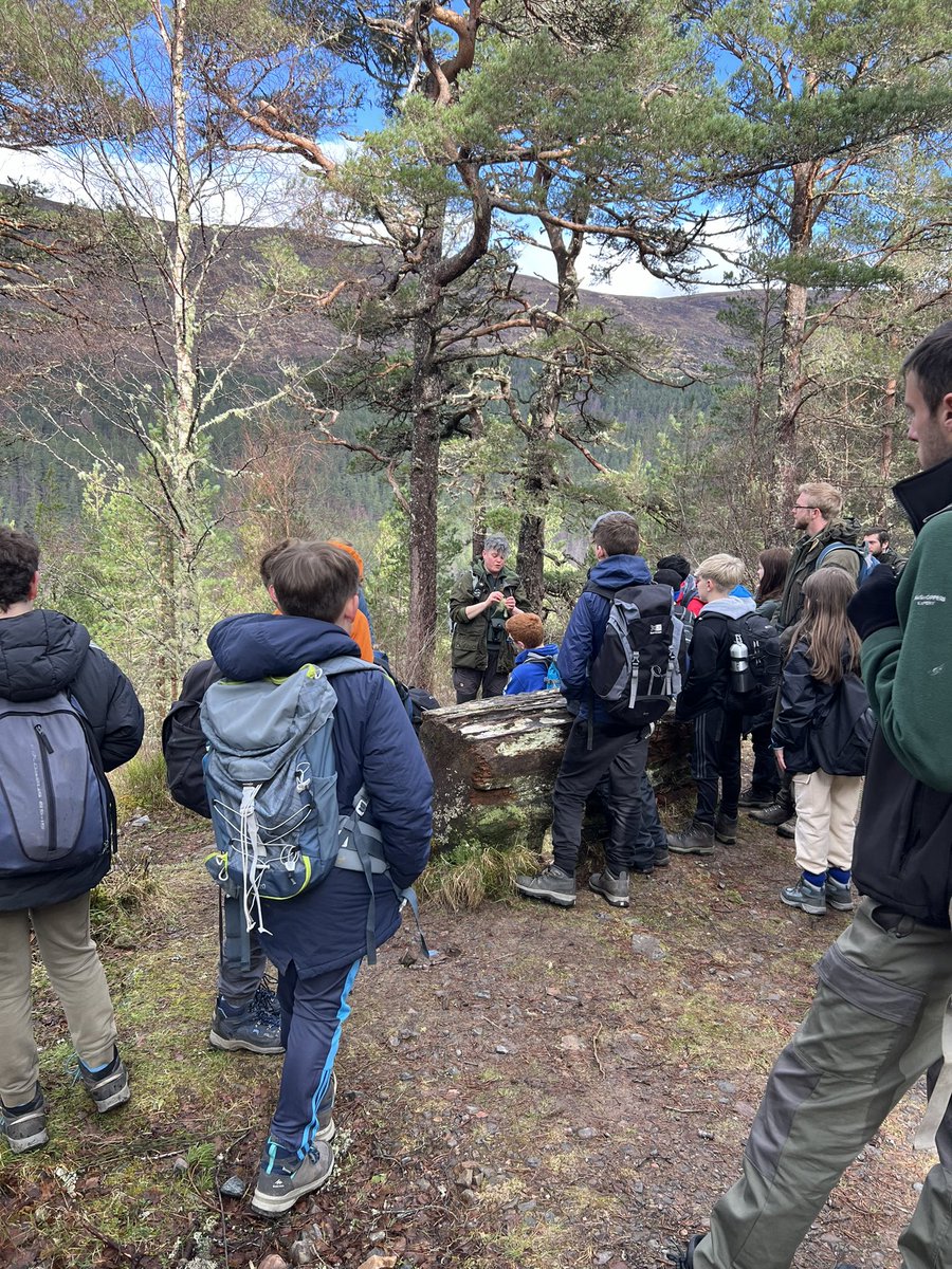 OssiesInAigas's tweet photo. The beginning of our walk to corrie loch and learning about lichen https://t.co/T1aakTsrkv