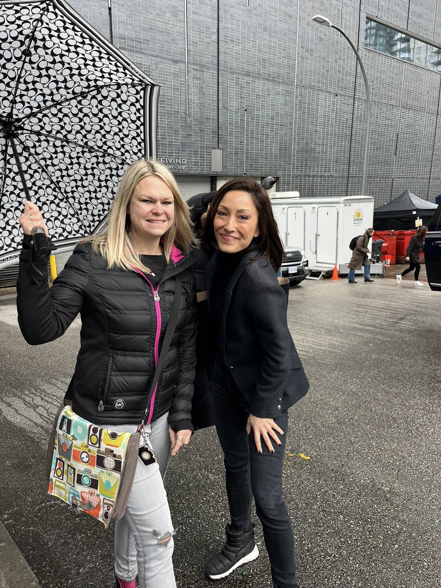 So sad saying goodbye to the last days of filming #thegooddoctor #thegooddr but so happy to meet them!! #freddiehighmore #willyunlee #briahenderson #christinachang @yvrshootstweets @PaigeandFreddie