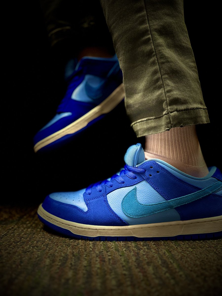 moreshoesthan's tweet image. Many thanks again to all of @snkr_twitr 

D5 of @royals Opening Day Week themed #KOTD. 

Fruity Pack “Blue Raspberry”

(And a bonus pic of me apparently being raptured in them)

#docsindunks
@nike #nikeSB #SBdunk
#yoursneakersaredope 
#snkrsliveheatingup #snkrskickcheck 
#snkrs