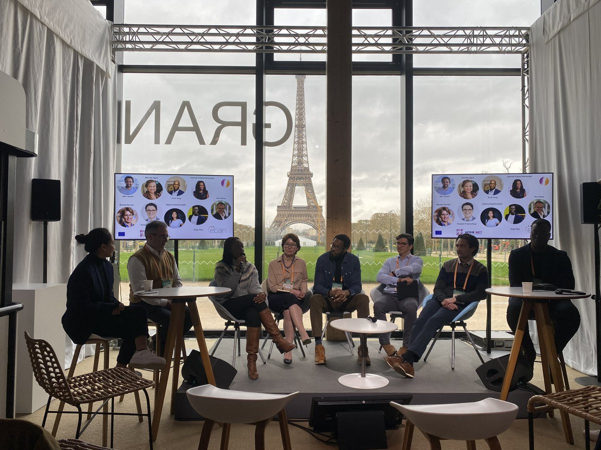More crazy than in my wildest dreams ! 
Pitching SAYNA in front of the Eiffel Tower at #ChangeNow for a bunch of investors 🔥