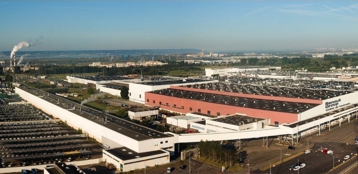 Le site industriel de Sandouville inauguré en 1964 avec la Renault 16, qui produit environ 130.000 véhicule/an va se convertir à l'électrique, dès 2026, la nouvelle génération de véhicules utilitaires sans émission