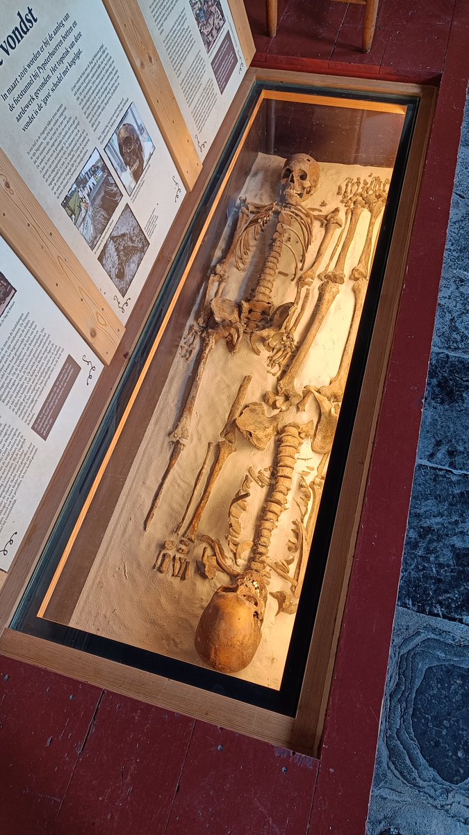 nykledijkstra's tweet photo. Aansluitend de kerk van #Boksum met skeletten van de Slag bij Boksum (1586) https://t.co/J0nOgF2Etj