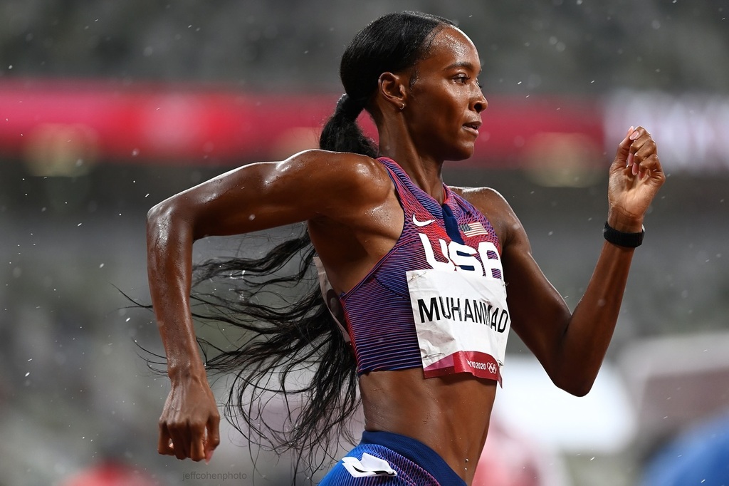 Olympic flashback. Dalilah Muhammad, 🇺🇸, 400 meter hurdles in the Tokyo rain. Tokyo 2020 Olympics. . . . . . #dalilahmuhammad #usatf #trackandfield #hurdles #athletics #400mhurdles #jeffcohenphoto #tokyo2020 @dalilahmuhammad_ instagr.am/p/C5HBTHGvkW0/