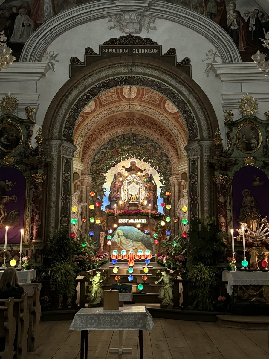 Die Endlichkeit des Lebens macht es so kostbar. Es besteht aus vielen Höhen und Tiefen und der Leidensweg und die Auferstehung Jesu mahnt uns,  an das Gute im Leben zu glauben und es daran auszurichten.  #
#karfreitag
#ostern2024 
#hoffnung