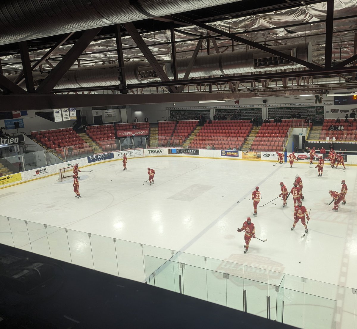 📢 Friendly reminder: Calgary Canucks (@Calgary_Canucks) semi-finals begin today! They are taking on Drumheller Dragons (@drumdragons) at 7pm, Max Bell (Ken Bracko Arena) 

Cheer on the team! Kids Cheer Free! 

#GoNucksGo 

- I won't be there, work obligation. But Go Nucks Go!