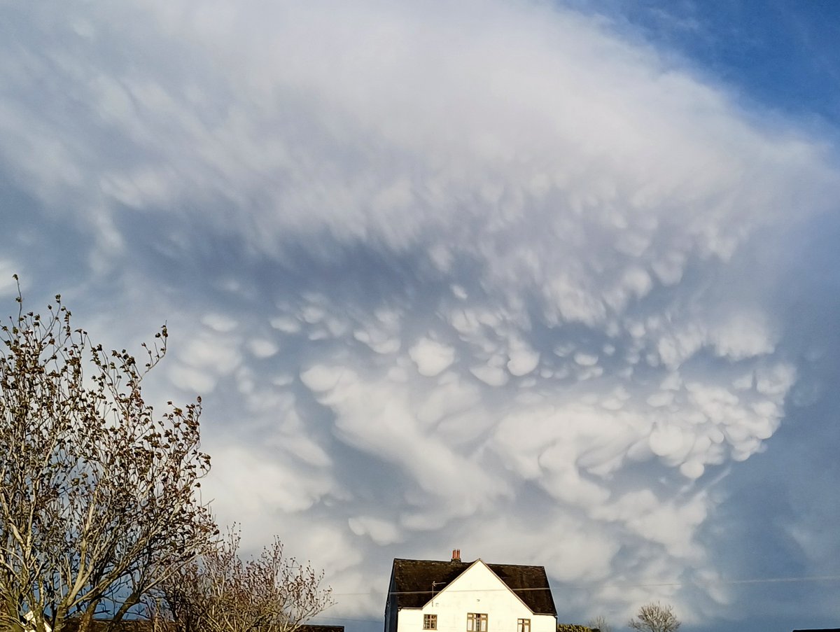 Some epic cloudage  this evening from some very heavy showers here in Staffs . #clouds #mammatus #storms
<a href="/StaffsSkies/">Staffordshire Skies</a> <a href="/UKExtremeWeath/">UK Extreme Weather</a> <a href="/UKWeatherLive/">UK Weather Live</a>