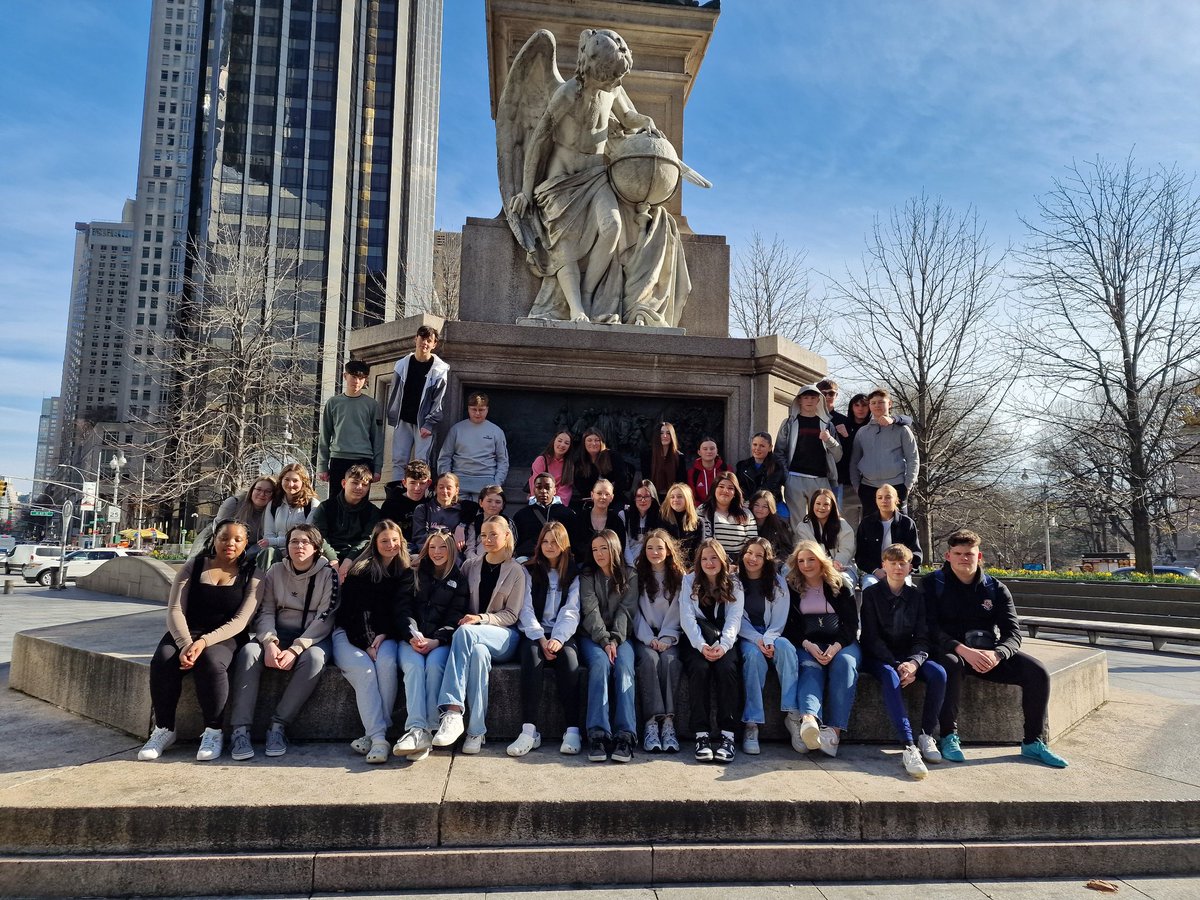MrGrieve92's tweet photo. Up early and across to Central Park. Mr Wood gave his enthralling film location tour to the students. He had them captivated until the word "shopping" was mentioned. They've spent the majority of the day on Fifth Avenue. @Netherwood_Acad #weareastrea https://t.co/mdUZnw9yt7
