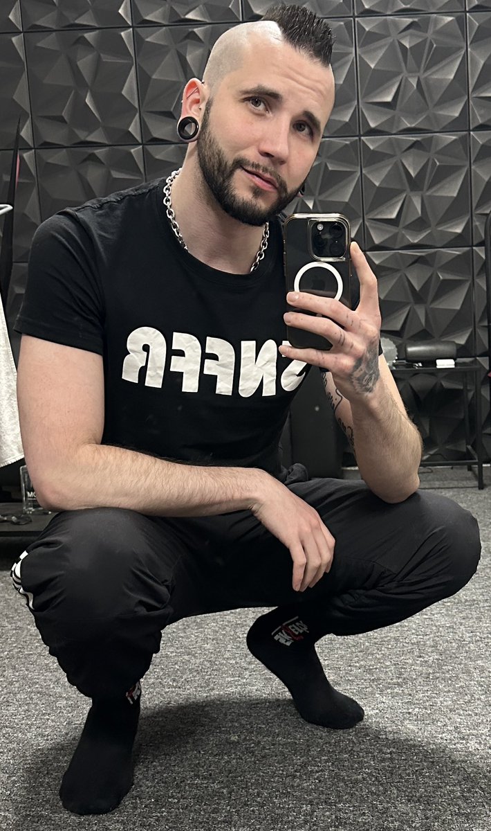 Ritka pillanat, amikor ruhás képet töltök fel😂 #gay #tattoos #piercings #fetish #mohawk