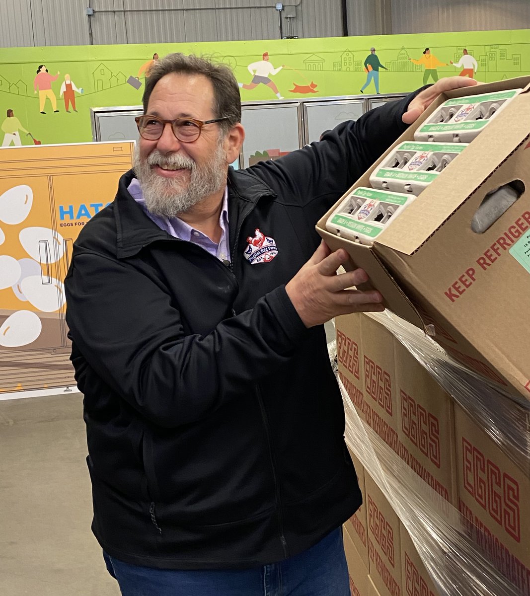 We have egg-cellent news: 64,000 protein-packed eggs are heading to our clients! The donation made possible by @IncredibleEggs coincides w/ the White House Easter Egg Roll. We were thrilled to have WH Senior Advisor Tom Perez on hand to welcome this generous contribution!