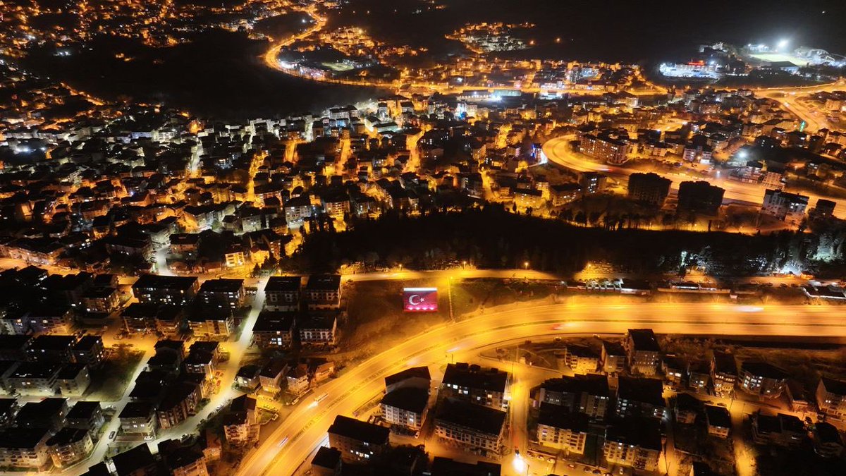 HuseyinFF74's tweet photo. Halatçıyaması Mezarlığı karşısında başlatılan Türk Bayrağı yapım çalışması tamamlandı. Emek veren herkese teşekkür ediyorum. https://t.co/jHz7r0UjJi