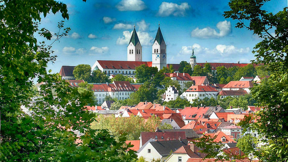 EtCeteraMagic's tweet photo. 🧵Beer, Schnitzel &amp; @EtCeteraMagic Legacy Events!

Last Sunday, 45 pilots arrived to Freising, ready to pilot their 26 different decks. Talk about Paper Legacy diversity! 😍🤙

This marks over 200 different players to compete in the ongoing South-German Invitational season!🔥😱🔥 https://t.co/aDmG3CPRMO