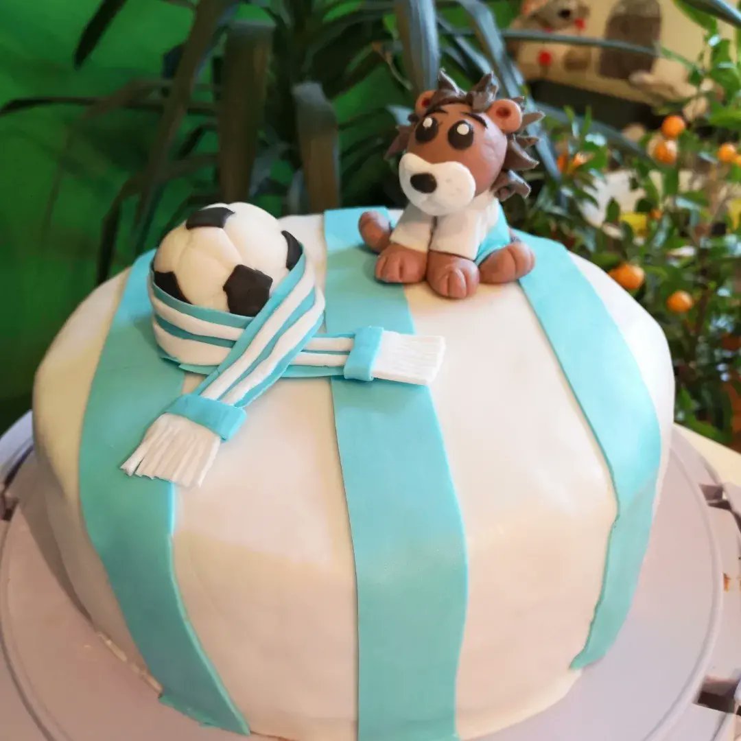 Mimi_Miruki's tweet photo. Birthday cake for my dad. 🥳🎂
#cake #cakelover #cakelove #cakephotography #cakephoto #baking #bakinglove #bakinglover #bakingfun #bakingtime #bakingmakesmehappy #bakingwithlove #bakingcakes #bakingislove #backen #bakery #limestrawberrycake #tsv1860 #tsv1860münchen https://t.co/NqR2FpmMnL