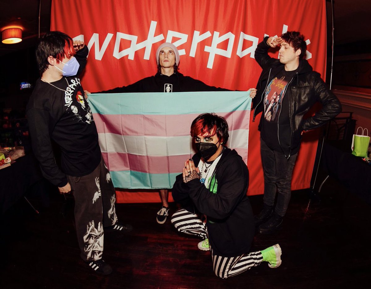 If this flag offends you ILL HELP YOU PACK! 🦅🏳️‍⚧️🫡
