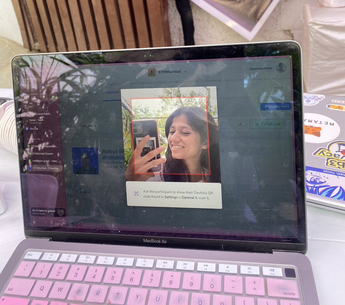 DevanshiPandy11's tweet image. Day 1/3 at @ethmumbai 💅

#hackathon #Web3Community #web3hackthon