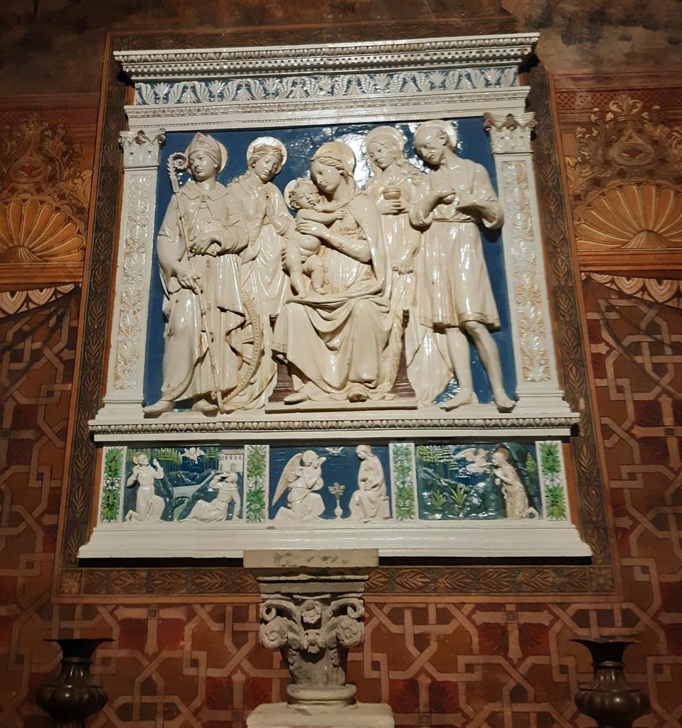 Buona serata di riflessione 🙏 #Venerdisanto Terracotta invetriata di Luca della Robbia Castello di Gradara