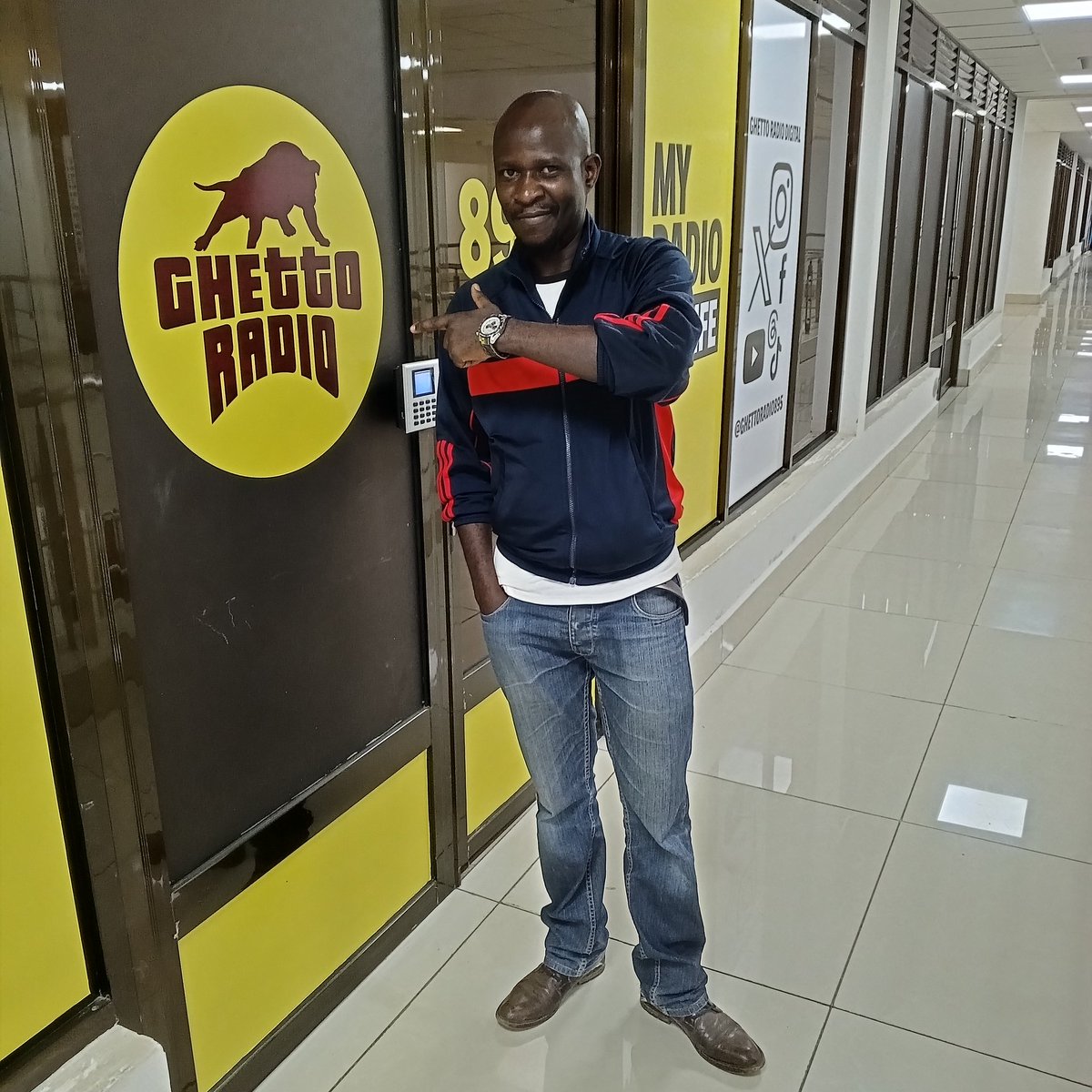 Malit_Wikileaks's tweet photo. Ladies and gentlemen #JahFlight on @GhettoRadio895 is upon us
@oganyoselektah
@CharraDeejay
I and I #TheBaldheadRasta
All aboard,βοΈβοΈ https://t.co/nt1OfpEF8Y